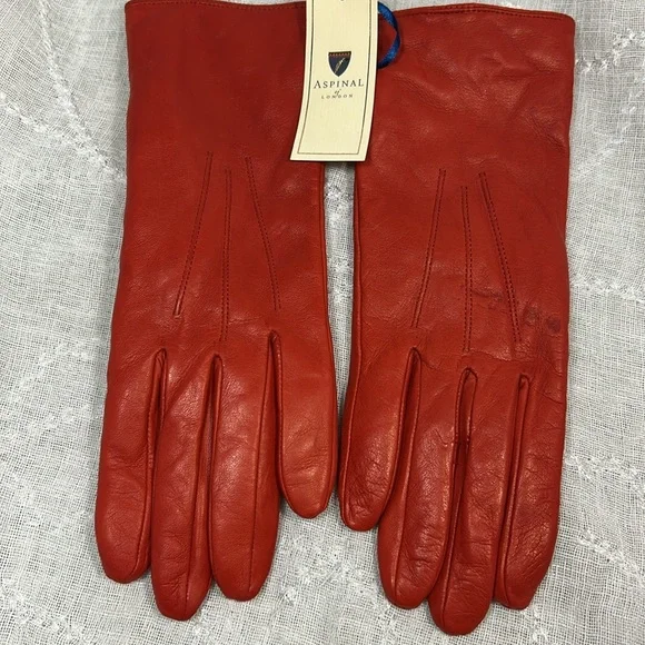 NWT Aspinal of London soft buttery leather gloves with 100 % cashmere liner